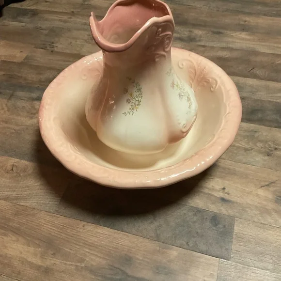 Pitcher & wash bowl 1940’s century mint condition